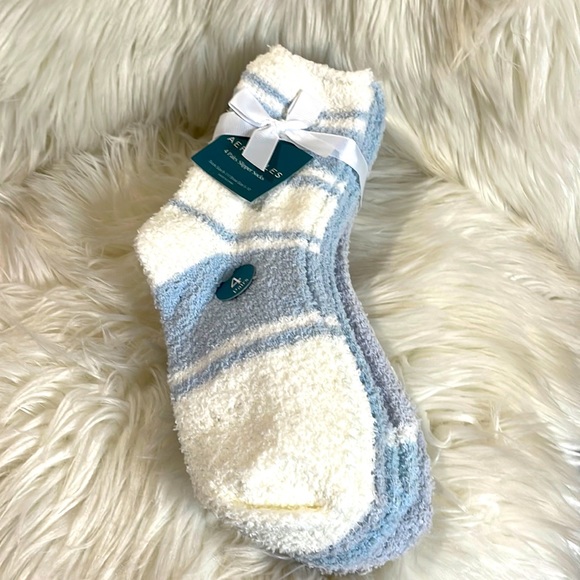 Accessories - 🦋5/$25 Aerosoles slipper socks